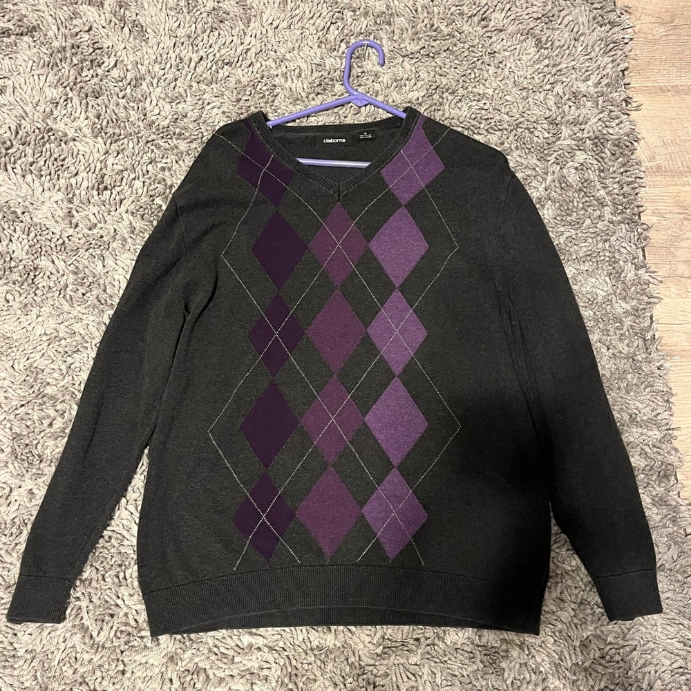 Oversized sweater!! Cute purple diamond designs, no rips or holes